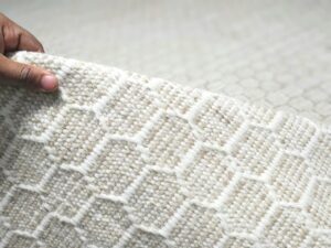 Modern Textured Diamond Pattern Wool Rug in Neutral Beige & Ivory